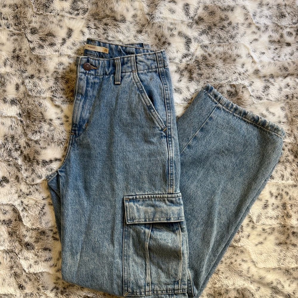 Levi's women’s 94 baggy cargo jeans